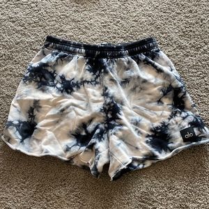 Alo Yoga tiedye Sweatshorts
